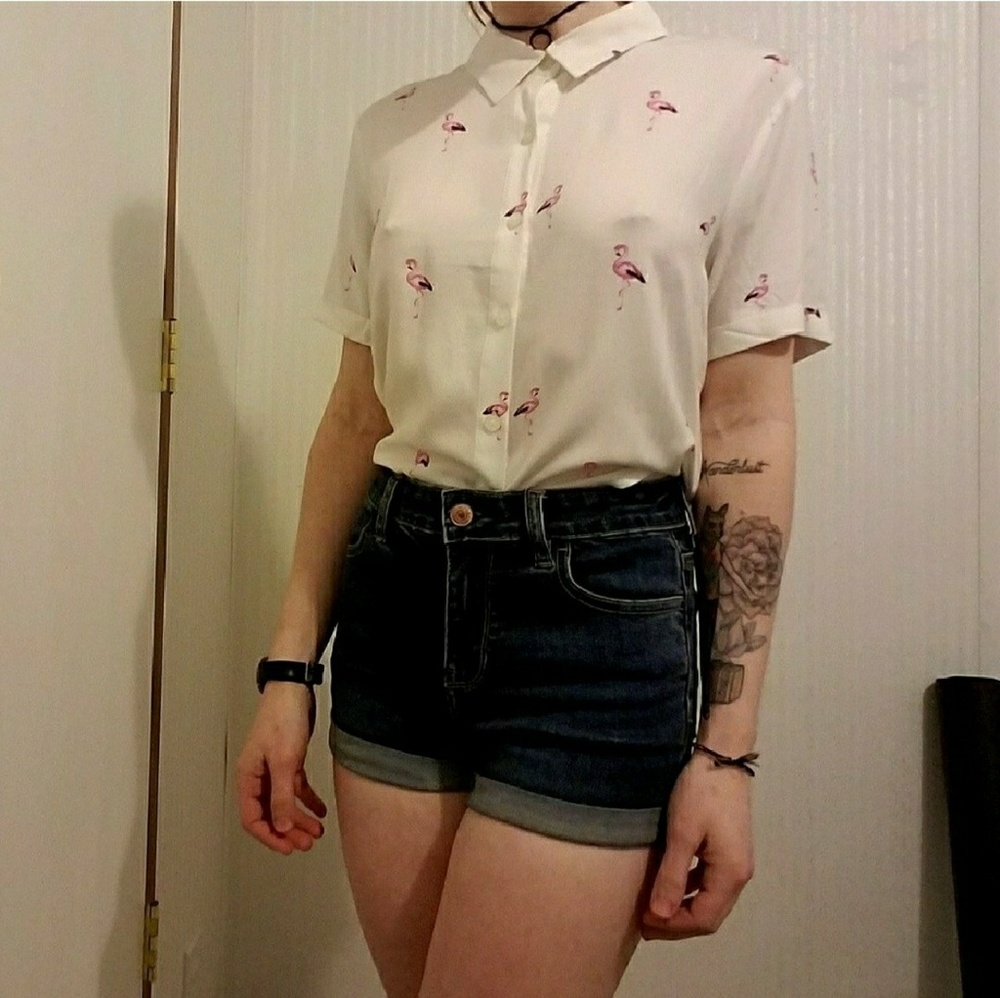Cropped t-shirt.